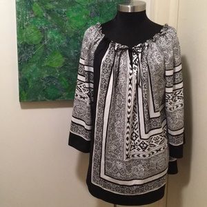 Chico’s Black and White Top 🌻🖤